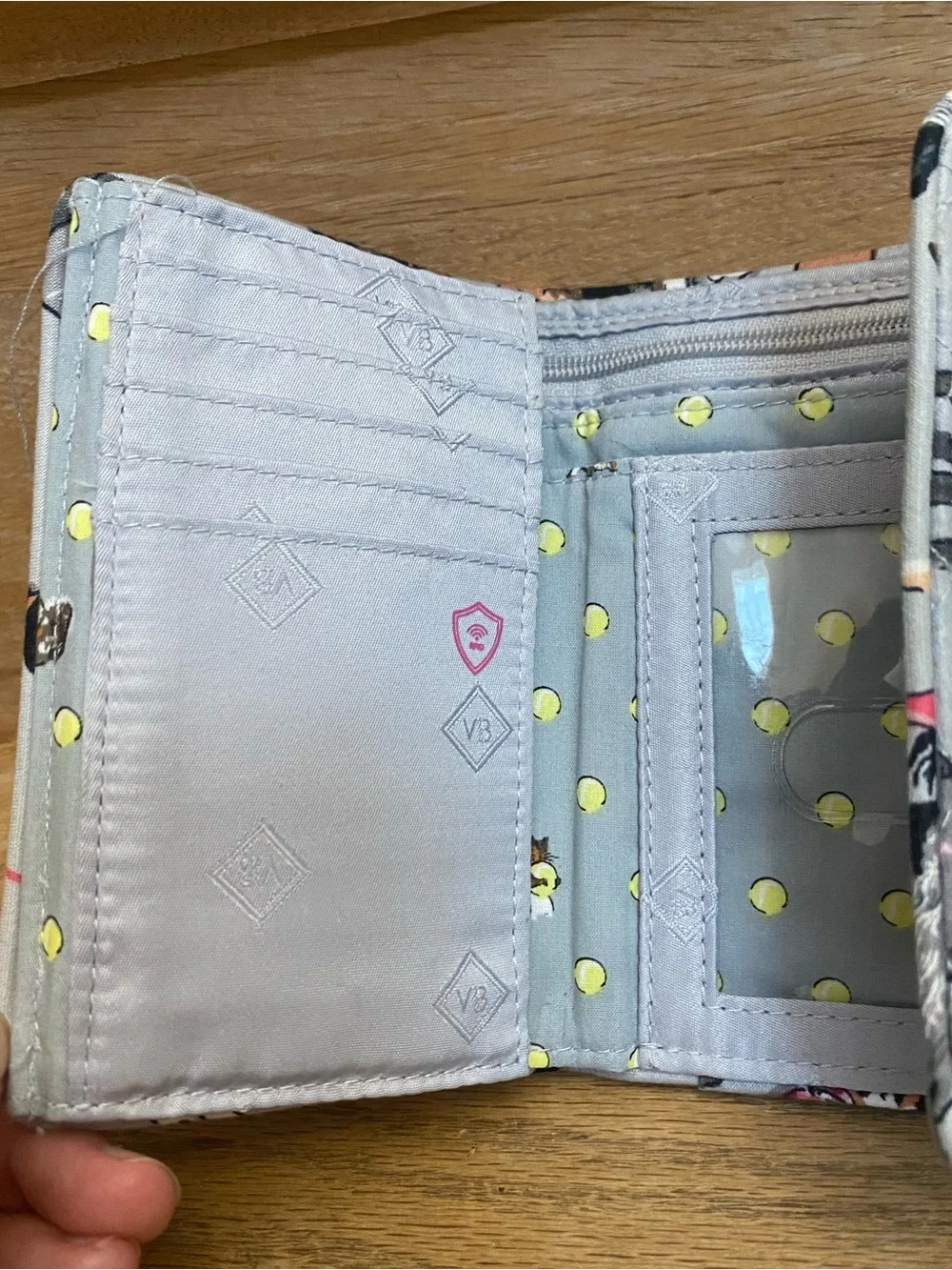 Vera Bradley Quilted Dog Print Best In Show RFID Folding Wallet Retired Dog Love - Picture 5 of 7